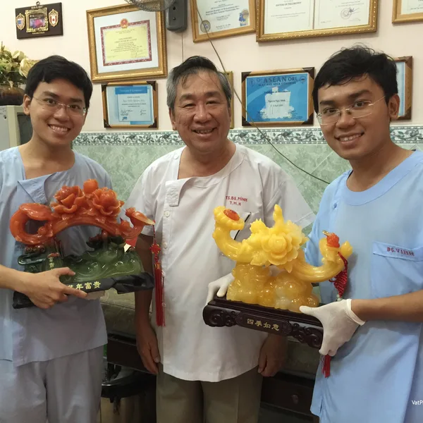 Bác sĩ Minh - khách hàng mua tượng Như Ý Mẫu Đơn H496G và A223