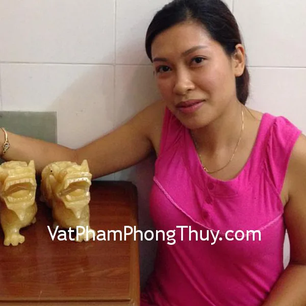 Chị Bích- khách hàng mua tỳ hưu đá ngọc Hoàng Long vảy rồng M015