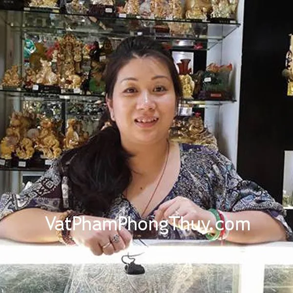 Chị Cindy Đặng - khách hàng mua phật bản mệnh thạch anh đen S5069-10
