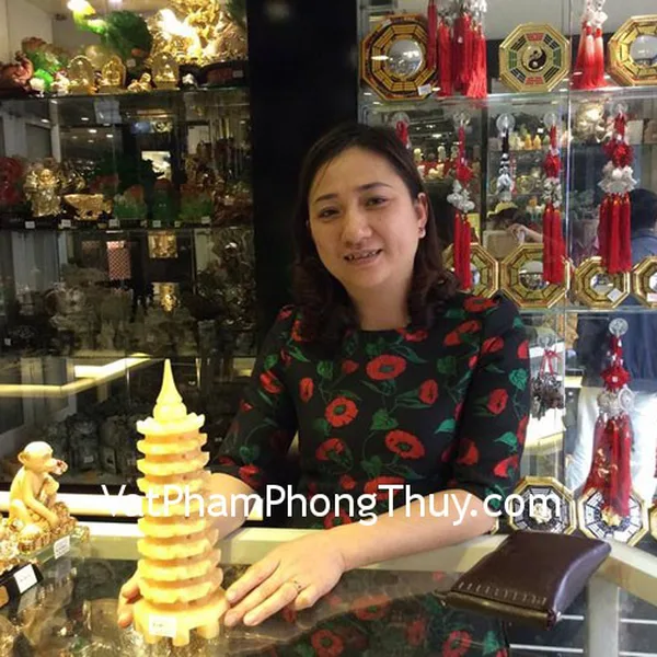 Chị Bắc - khách hàng mua tháp văn xương đá Hoàng Long 9 tầng lớn HM065