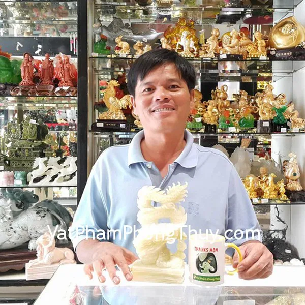 Anh Quyền - khách hàng mua rồng cẩm thạch đứng N075