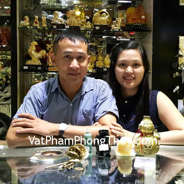 Anh Hanh - khách hàng mua cặp tỳ hưu hắc ngà GM008, thiềm thừ hoàng long GM022, chuông gió đồng 5 tầng D160, hồ lô ngũ phúc D241, tháp văn xương đông linh GM065 và bát quái đồng lồi D227