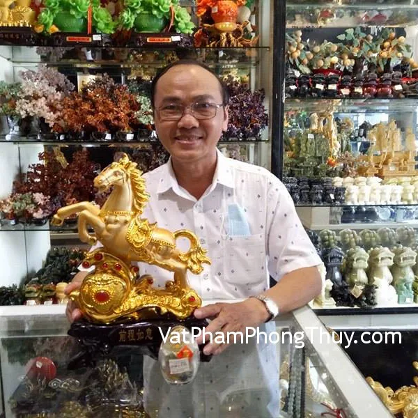 Chú Hải Đường- khách hàng mua ngựa vàng trên như ý vàng G100A, trứng ngũ hành nhỏ M063
