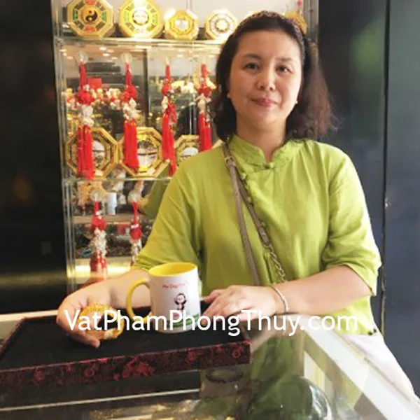 Chị Nga - Khách hàng mua chuỗi hổ phách dẹp S5003-6136