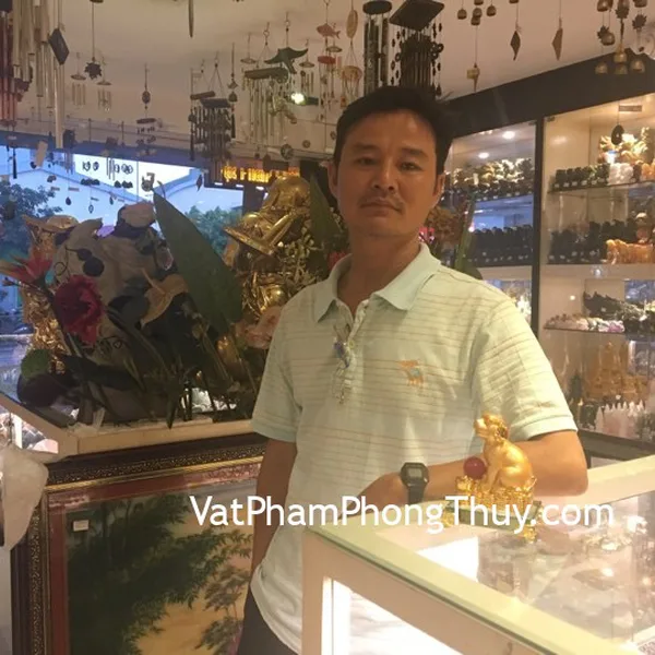 Anh Khoan - khách hàng mua tượng chó vàng ôm châu đỏ H410G