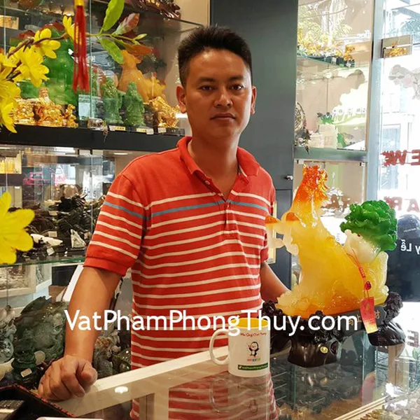 Anh Khoa - khách hàng mua tượng ngựa kéo xe tải vàng C103A