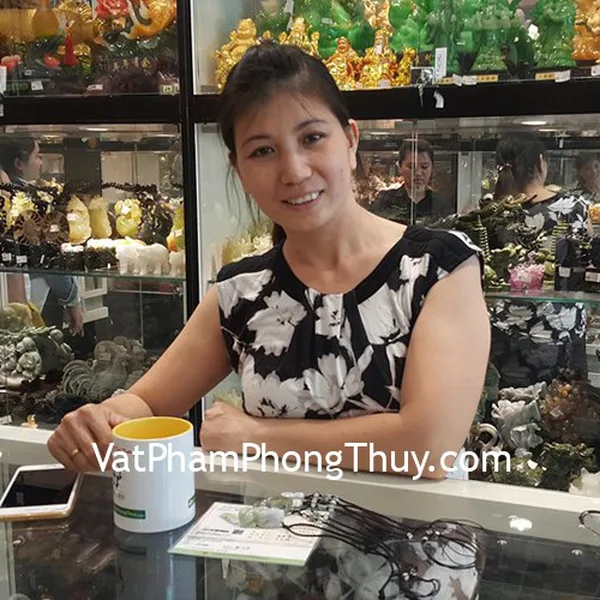 Chị Thu Hà - khách hàng mua mặt tỳ hưu phỉ thúy vân xanh S6632-10878 và S2004-8803