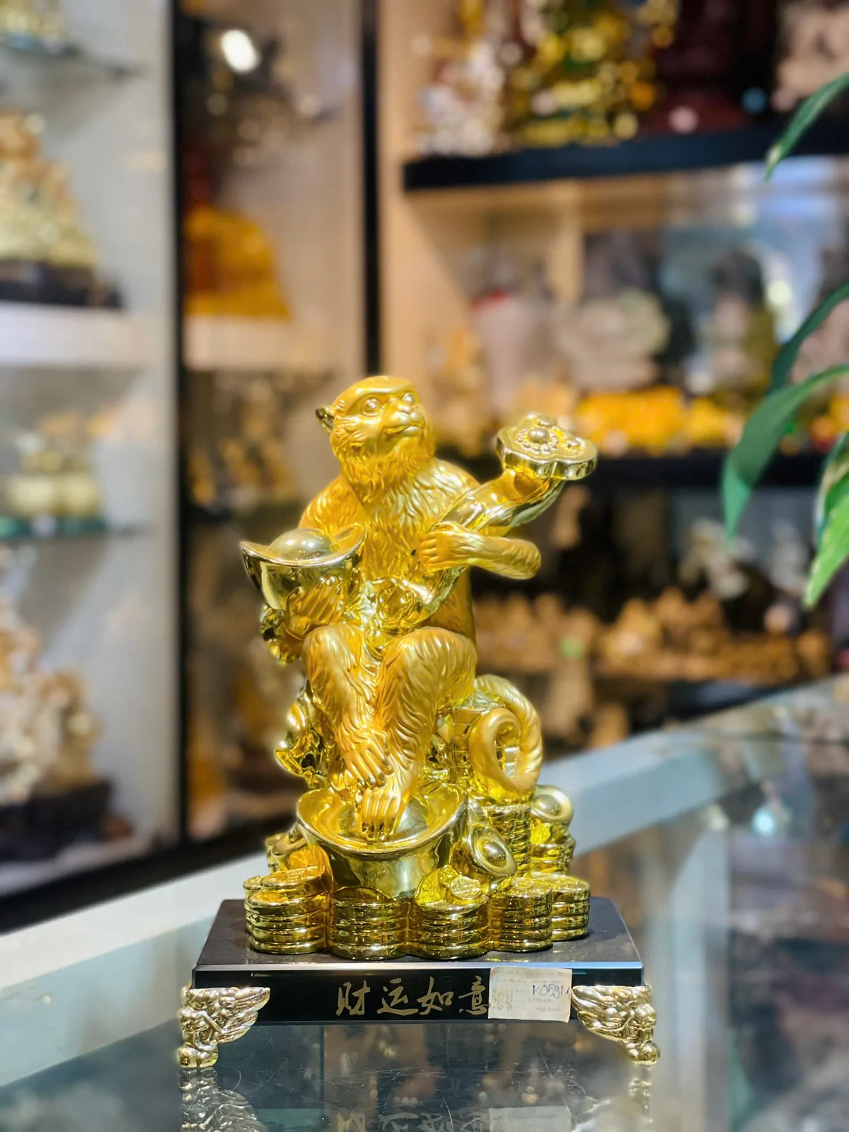 Chúa khỉ ôm nguyên bảo như ý đế thủy tinh - tài vận như ý K059M