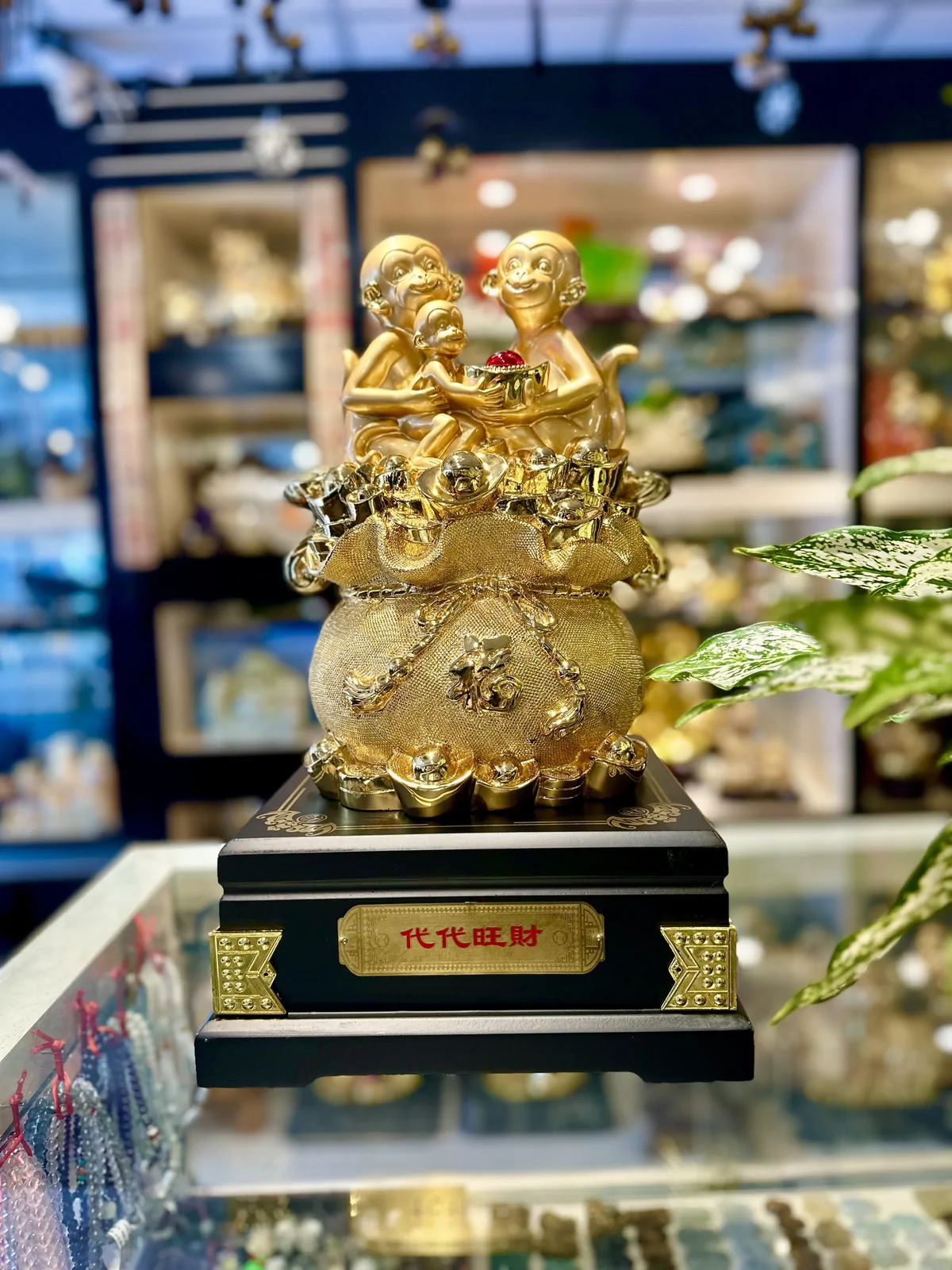 Gia đình khỉ vàng trên túi vàng - đời đời vượng tài K028M