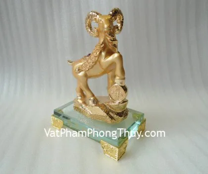 Dê vàng trên tảng đá, thủy tinh - danh dương chiêu tài H074G