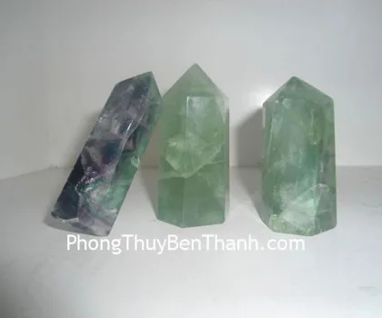 Trụ hình tháp đá dạ quang xanh K046-S2-624