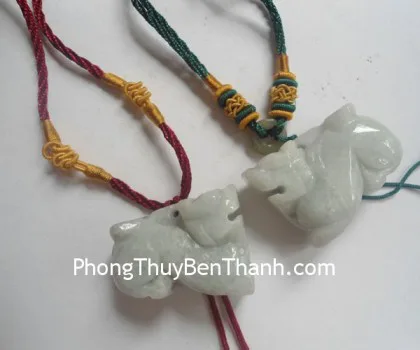 Tỳ hưu đứng đá ngọc Miến Điện đuôi hình tiền FS689