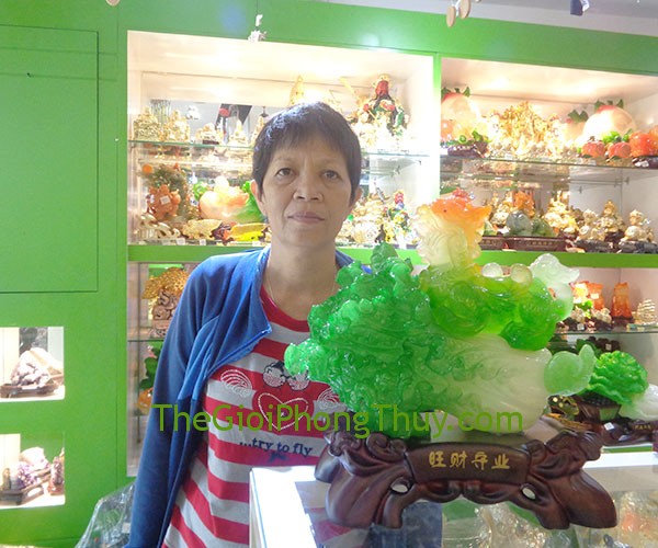 Chị Trinh - khách hàng mua Tỳ Hưu trên cải xanh tài lộc FH152G