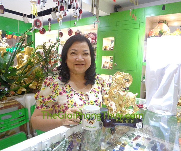 Chị Nhân - Khách hàng mua tượng Dê vàng phú quý FH031G