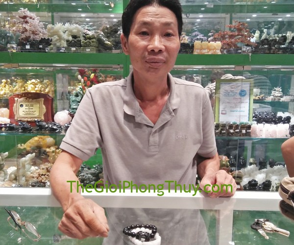 Anh Thục-Khách hàng mua Chuỗi phỉ thúy có tỳ hưu trên như ý FS6684 và Chuỗi tỳ hưu hắc ngà A 10li FS6415.