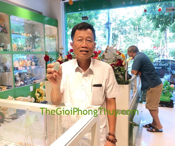 Chú Học - Khách mua Phật bản mệnh Phỉ Thúy xanh đậm sắc xảo A+ lớn - Sửu + Dần (Hư Không Tạng) FS6864-2