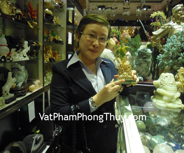 Chị Hoàng Yến - khách hàng mua quan công vàng ngồi E277