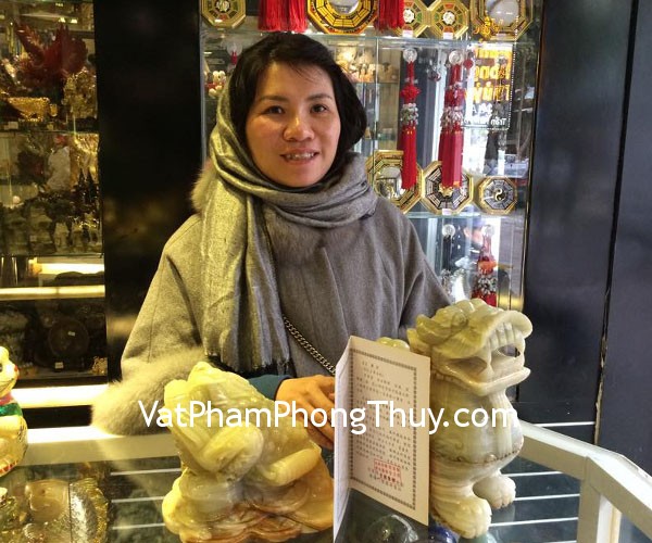 Chị Nga- khách hàng mua tỳ hưu Bắc Kinh xanh khủng BKX-L và thiềm thừ đá cẩm thạch Tây Tạng CTT-L