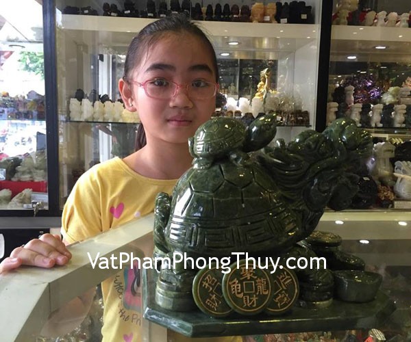 Chị Lâm - khách hàng mua long quy đá lam ngọc lớn HM033