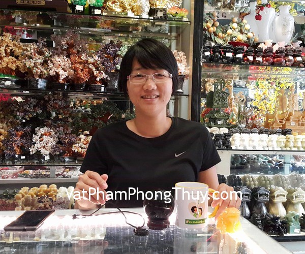 Chị Ngọc Yên - khách hàng mua quả cầu thạch anh đen HM156-2547, phật bản mệnh hắc ngà tuổi Dậu S6340-7 và long quy hoàng long HM037