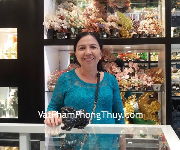 Cô Hân - khách hàng mua tỳ hưu bắc kinh đen trung BKD-M