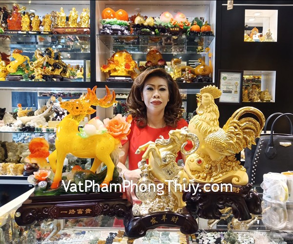 Chị Huyền - khách hàng mua tượng Gà vàng sa kim K173M, Hưu vàng LN216 và Dê bình H037G
