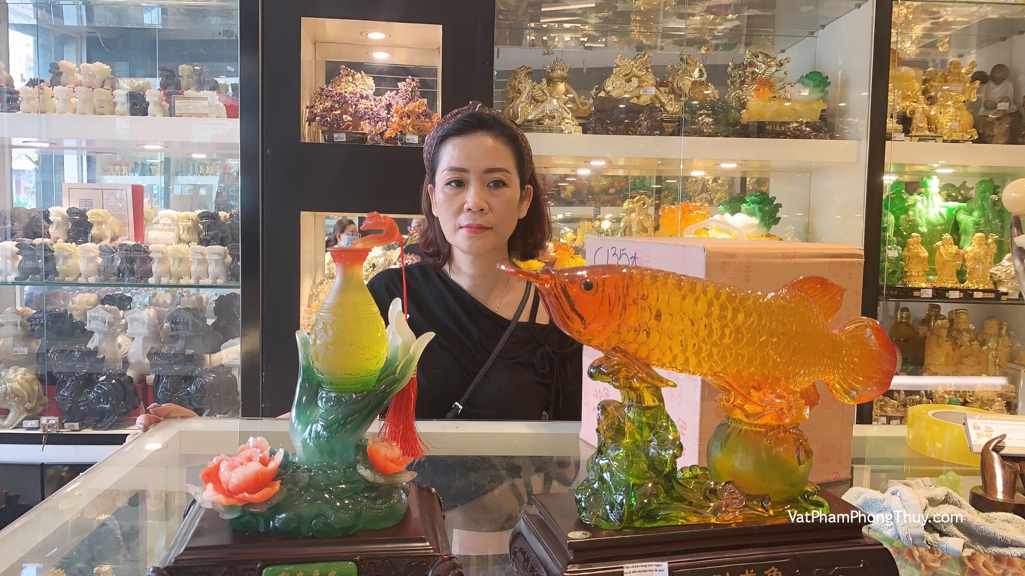 Chị Hương - Khách hàng mua Bình tài lộc như ý  C173A,Phật di lạc C135A và Thần cá kim long cam ngọc lưu ly trên túi kim bảo lá sen LN166.